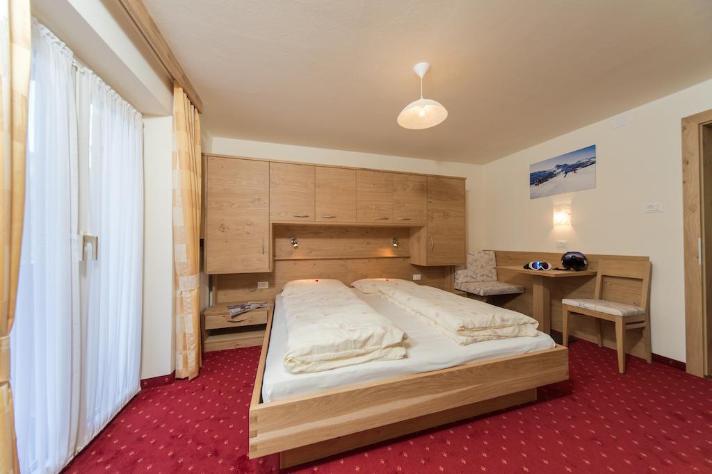 Kedul Lodge Santa Cristina Val Gardena Szoba fotó
