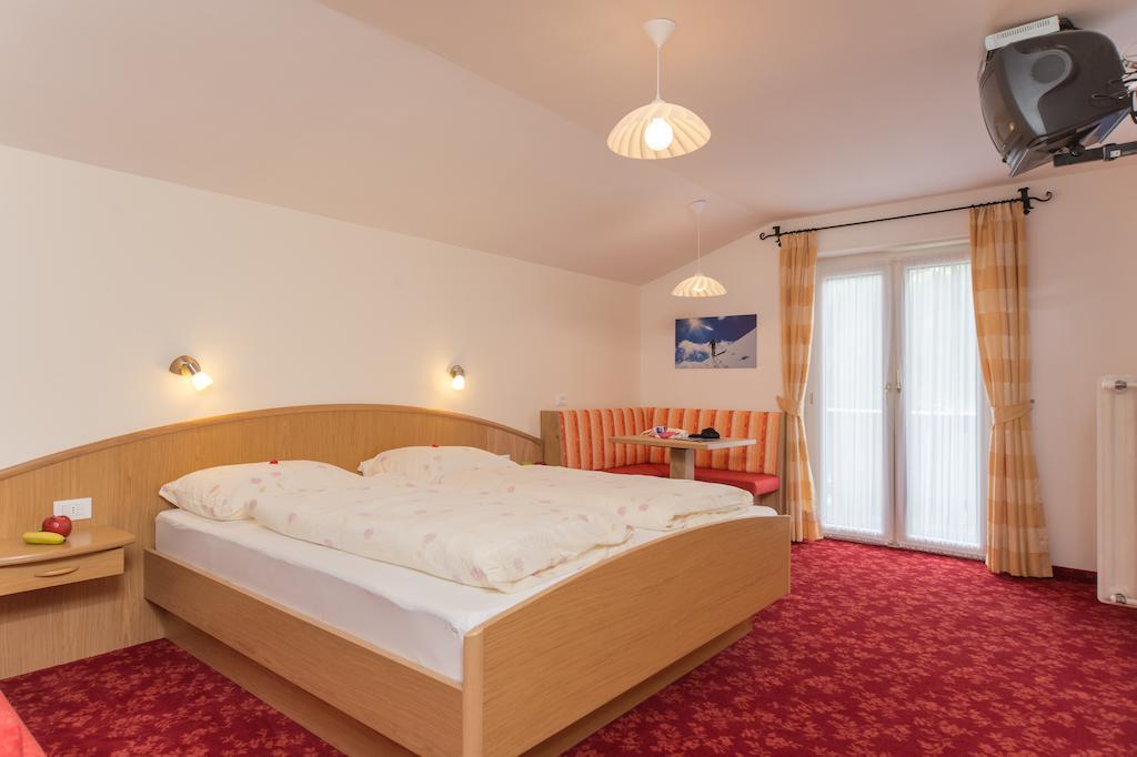 Kedul Lodge Santa Cristina Val Gardena Szoba fotó