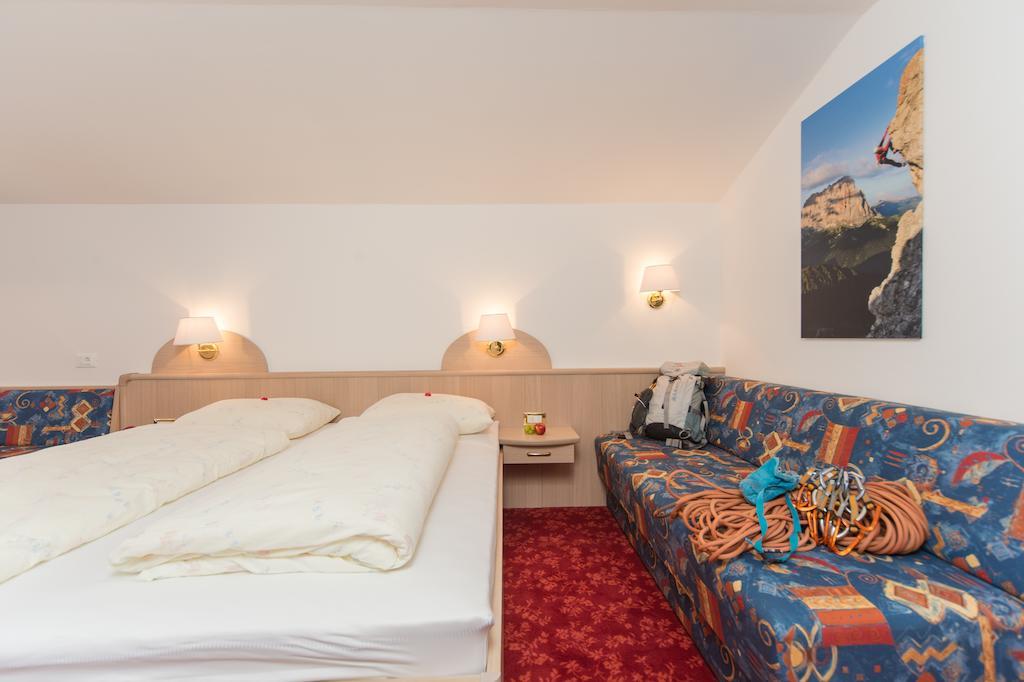 Kedul Lodge Santa Cristina Val Gardena Szoba fotó