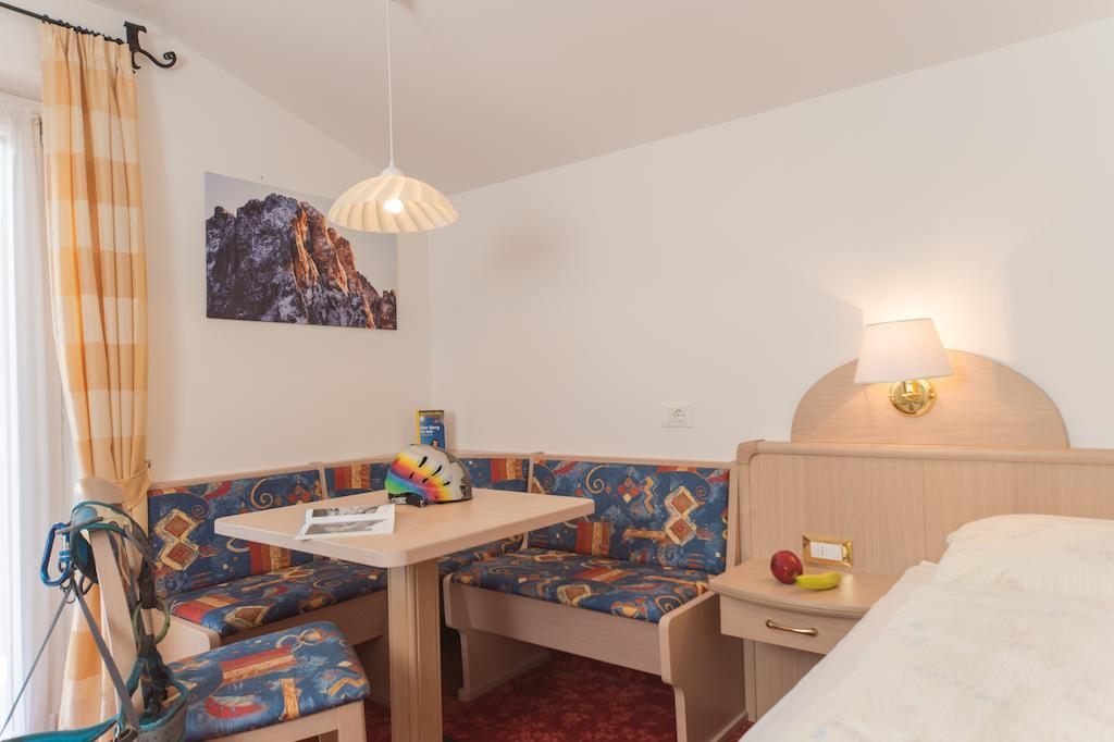 Kedul Lodge Santa Cristina Val Gardena Szoba fotó