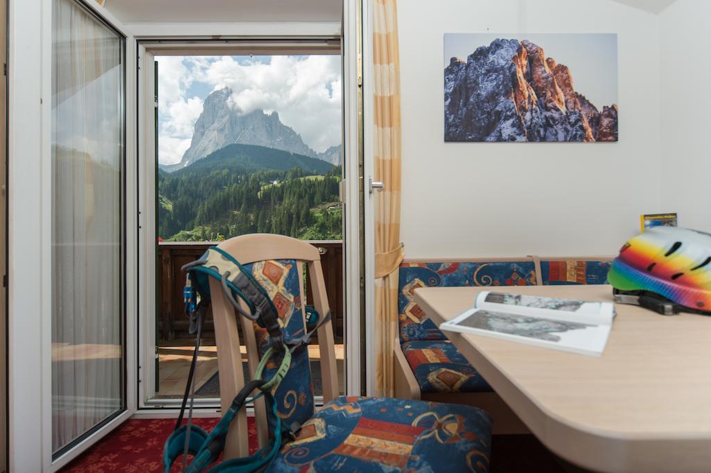 Kedul Lodge Santa Cristina Val Gardena Szoba fotó